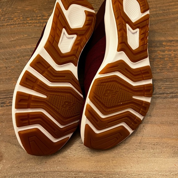 New Balance Red Athletic Shoes with Soft Upper and Sporty Design - Picture 2 of 2